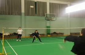 圖片包含 體育, 運動, 室內, 綠色 描述已自動生成